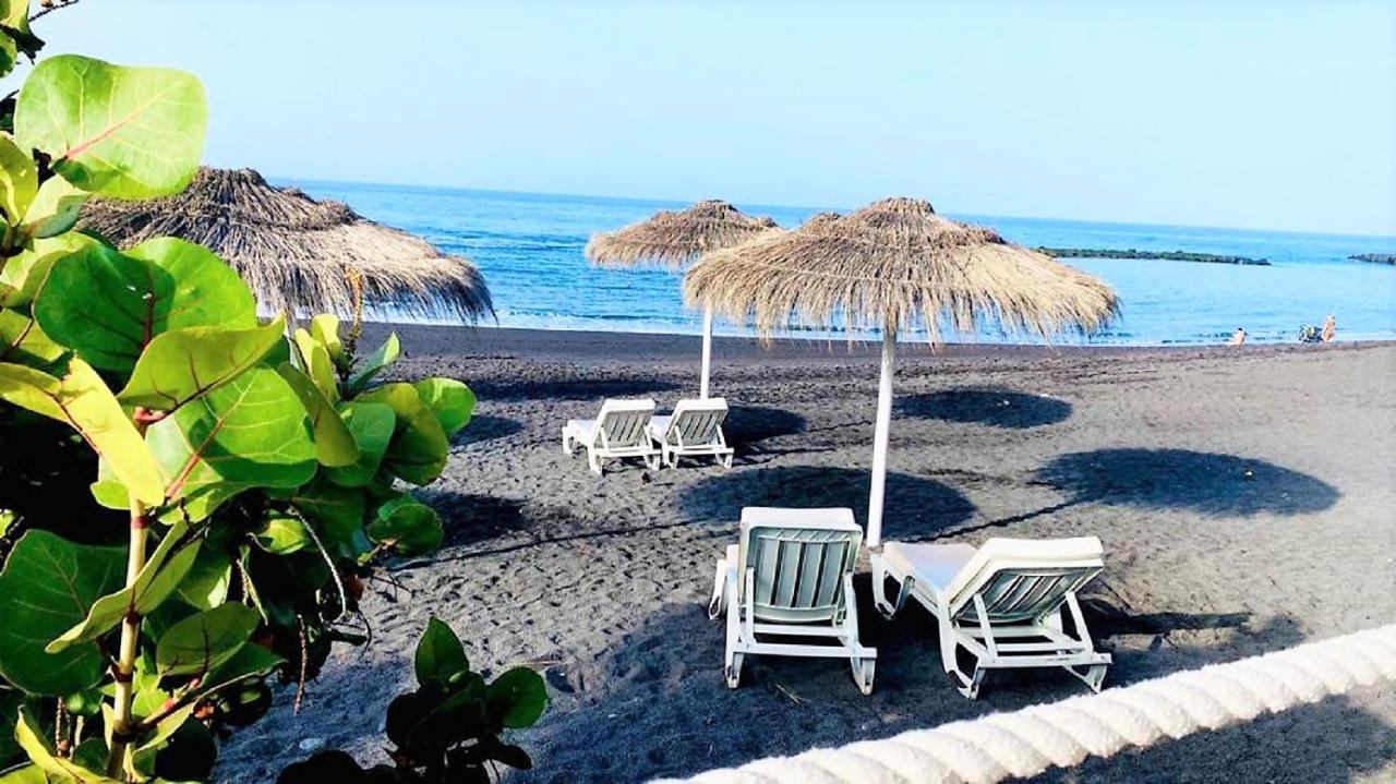 Beach And Pool In Playa De Las Americas Lägenhet Exteriör bild
