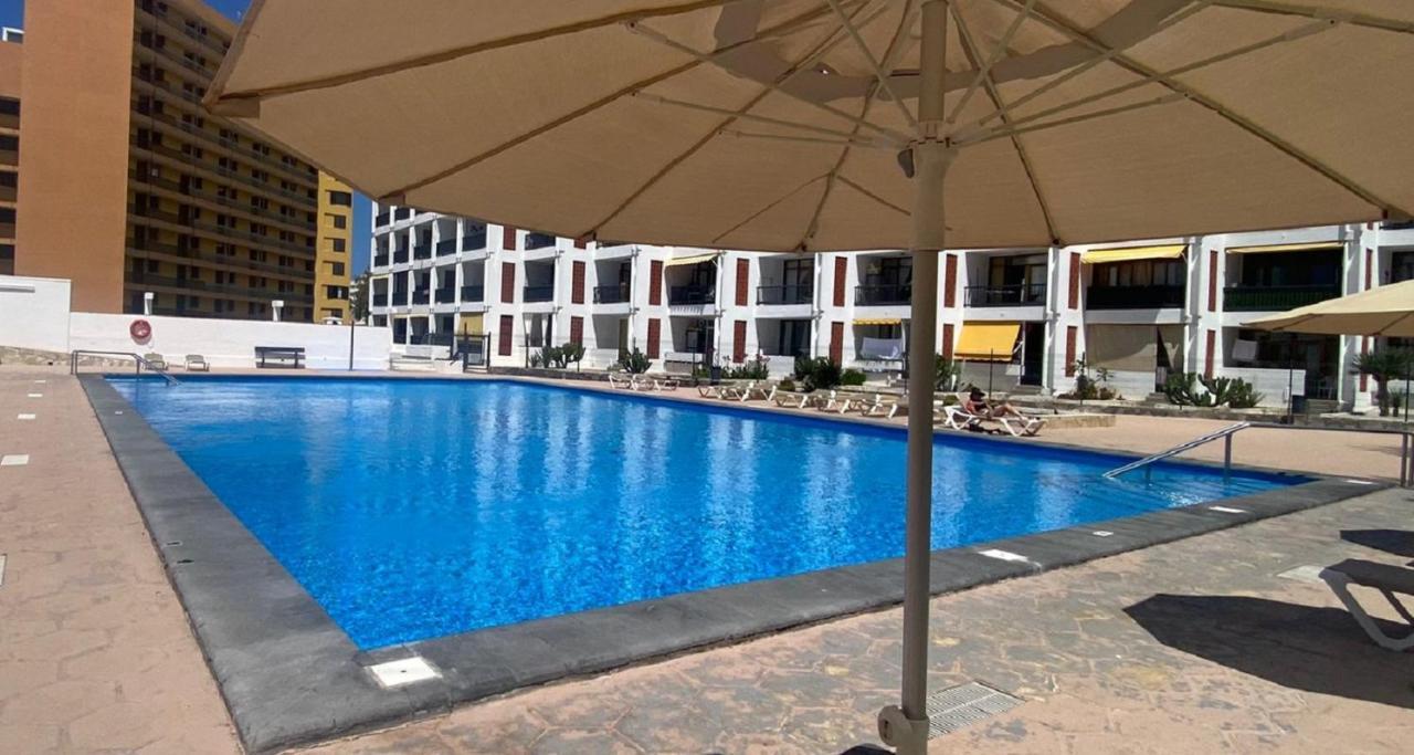 Beach And Pool In Playa De Las Americas Lägenhet Exteriör bild